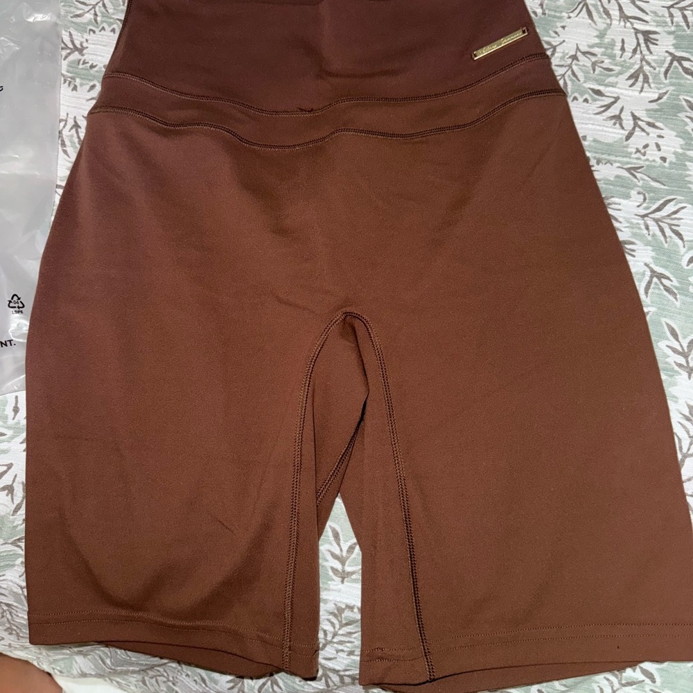 NWOT Gymshark * Whitney Simmons collection dandelion brown size small